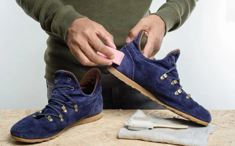 Suède Schoenen Schoonmaken