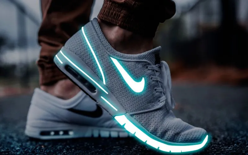 Hoe je schoenen ontkreukt