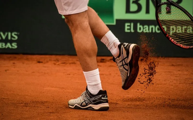 wash tennis shoes