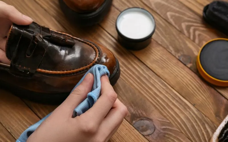 Hoe Leren Schoenen Goed Schoonmaken